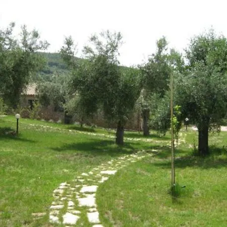 E Parco Con Piscina Villa